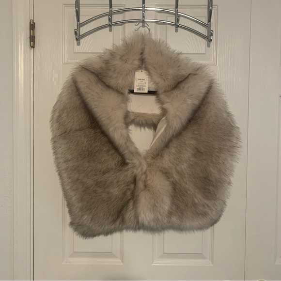 Beautiful NWT faux fur stole! - Picture 1 of 5